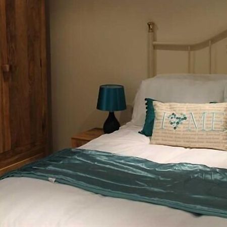 We Three Loggerheads Hotell Gwernymynydd Eksteriør bilde