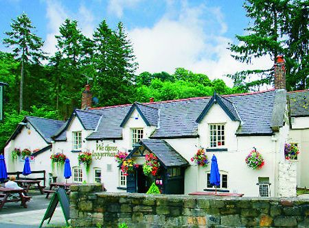 We Three Loggerheads Hotell Gwernymynydd Eksteriør bilde
