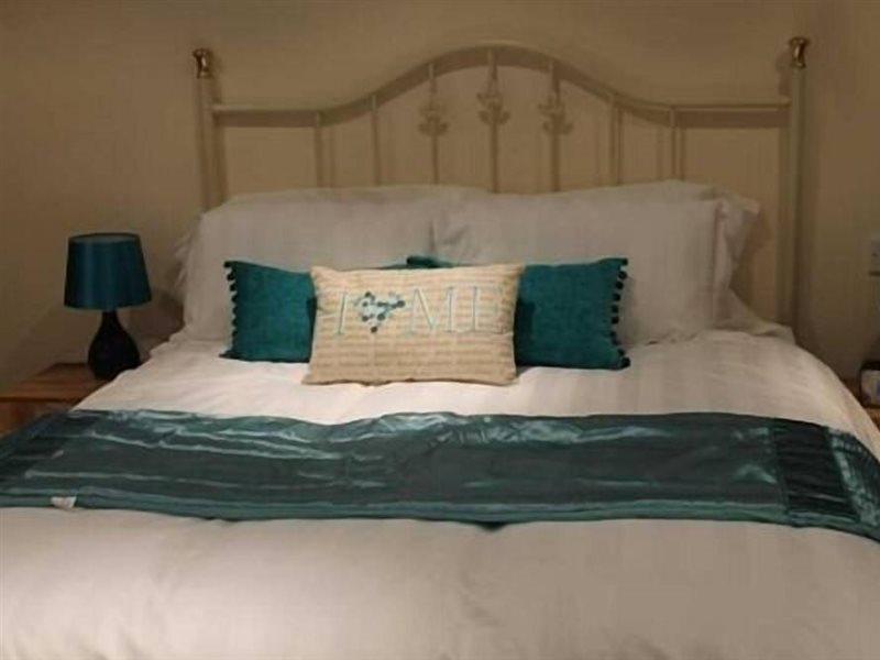 We Three Loggerheads Hotell Gwernymynydd Eksteriør bilde