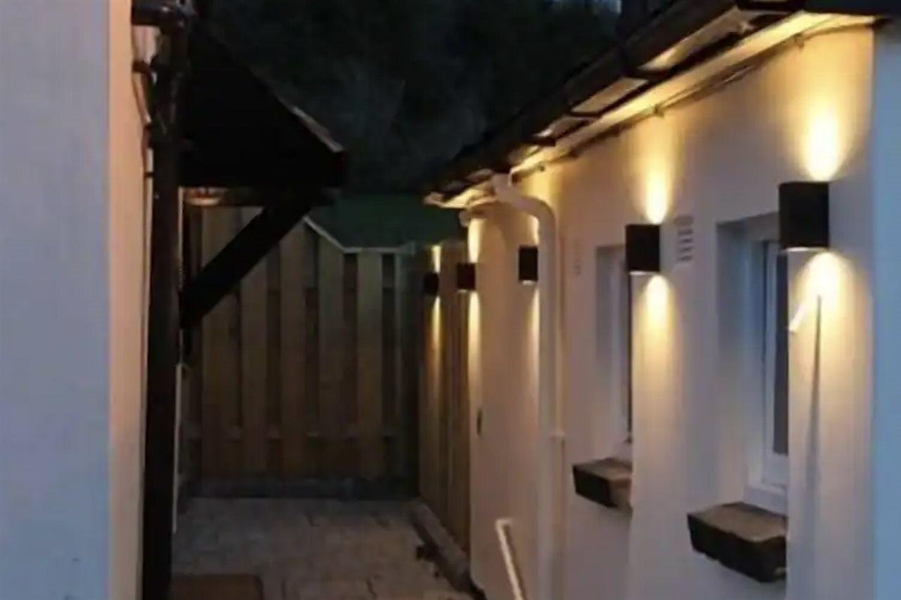 We Three Loggerheads Hotell Gwernymynydd Eksteriør bilde