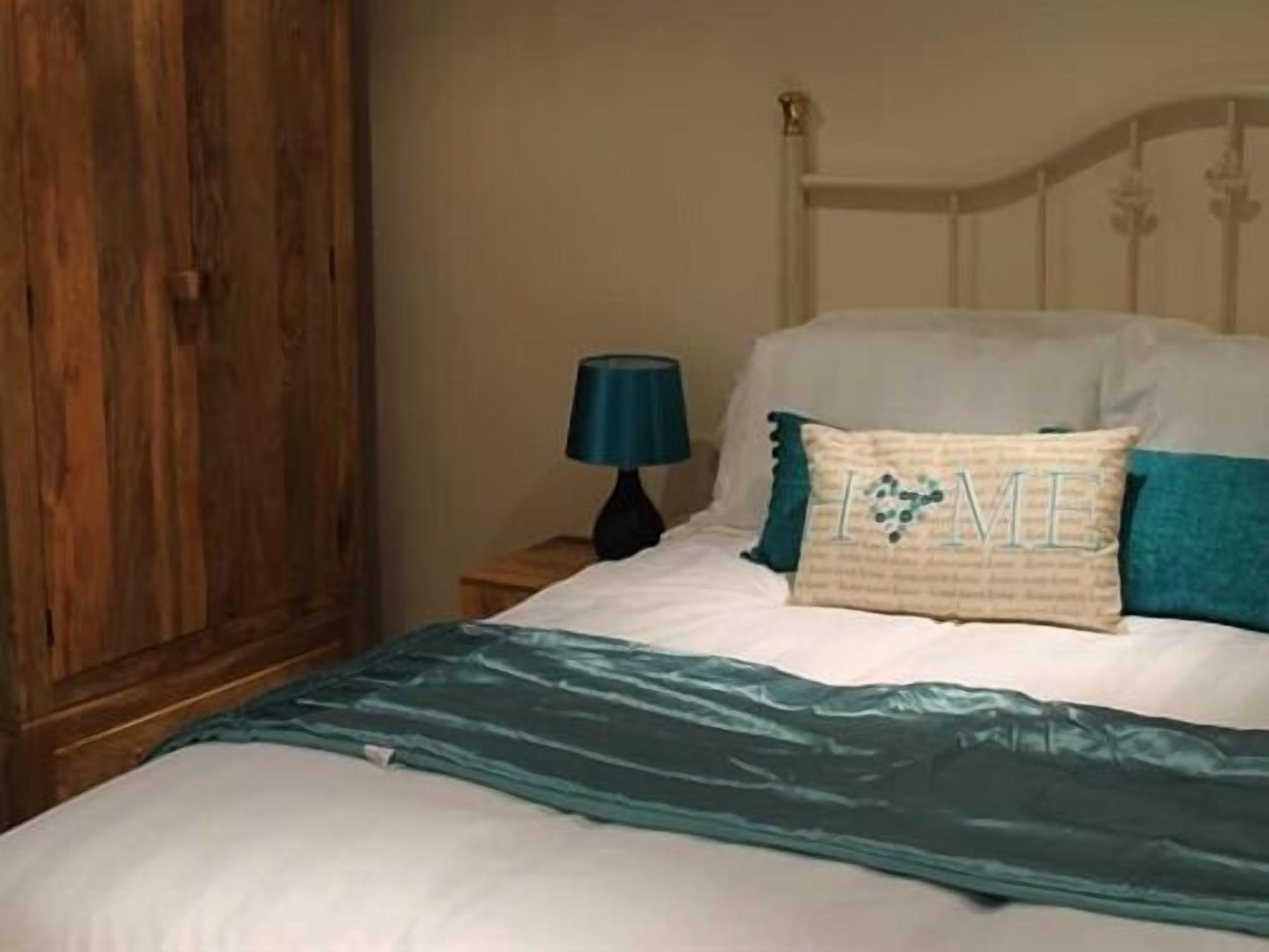 We Three Loggerheads Hotell Gwernymynydd Eksteriør bilde